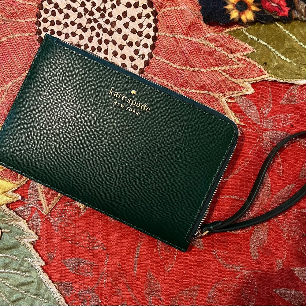 Kate Spade New Staci Medium L-Zip Wristlet | Deep Green | NWOT